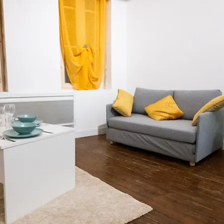 Plein Coeur Historique De - Quartier Anime - Au Pied Des Boutiques, Bars Et Restaurants *