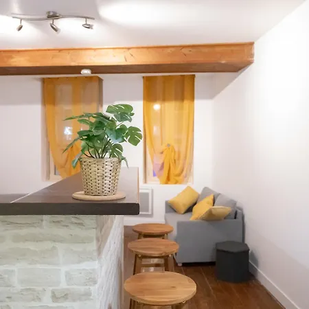 Plein Cœur Historique De - Quartier Animé - Au Pied Des Boutiques, Bars Et Restaurants Appartamento Caen