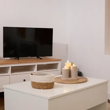 Plein Cœur Historique De - Quartier Animé - Au Pied Des Boutiques, Bars Et Restaurants *